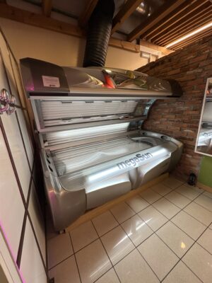 Solarium Horizontal Megasun 5600 Super Power (44 Tubos+4 Faciales)