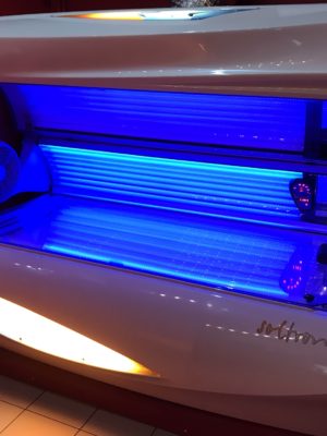 Solarium Horizontal Soltron XL 70 UNIVERSE (50 Tubos + 4 Faciales)