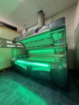 Solarium Horizontal Megasun 5600 Super Power (44 Tubos+4 Faciales)
